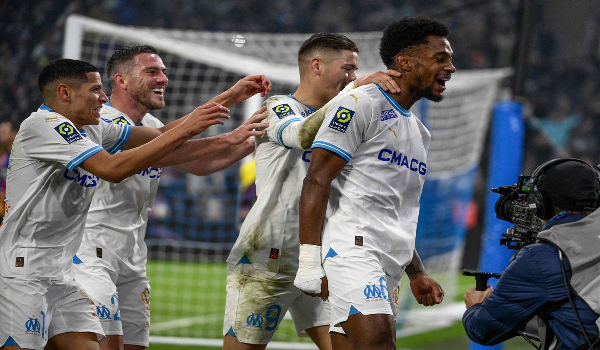 Para pemain Marseille melakukan selebrasi usai mencetak gol ke gawang Lyon di laga Ligue 1.