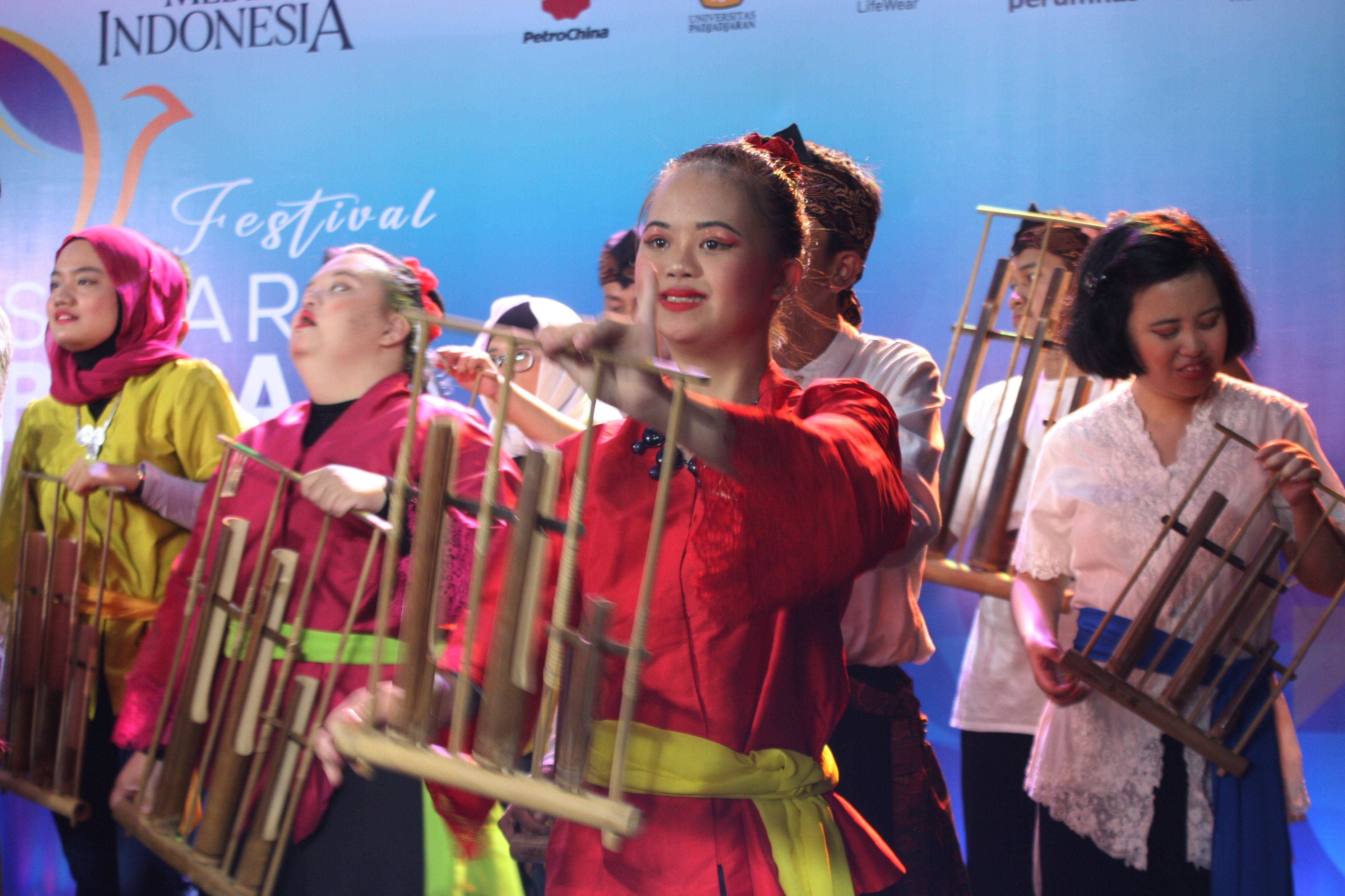 Para penyadang Disabilitas dari Komunitas ABK UMKM menujukan ketrampilan seni pada Festival Setara dan Berdaya 2023