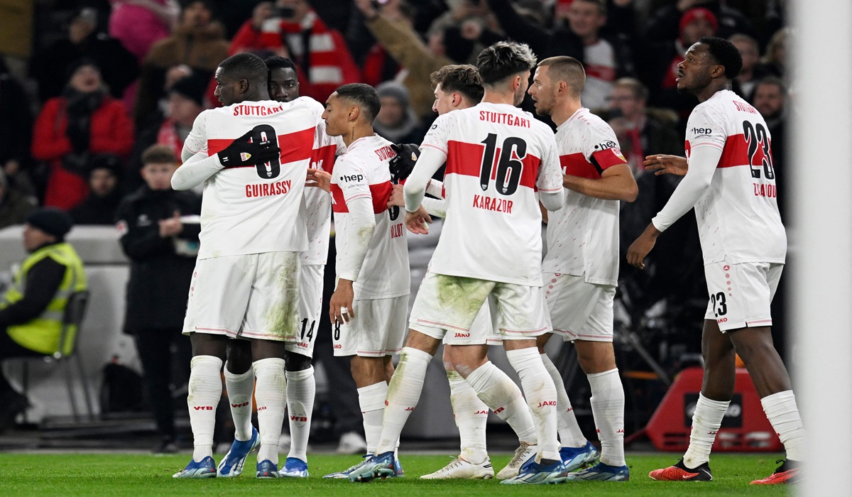 Para pemain VfB Stuttgart melakukan selebrasi usai mencetak gol ke gawang Borussia Dortmund di laga DFB Pokal.