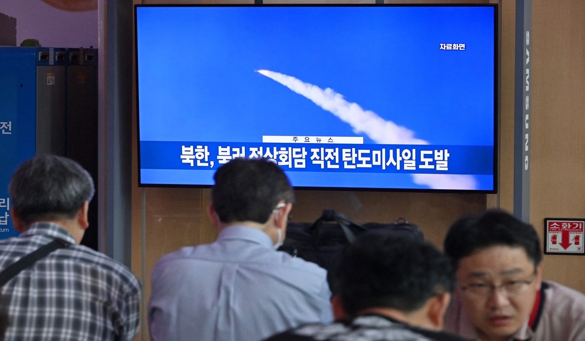 Korut Menembakkan Rudal Balistik