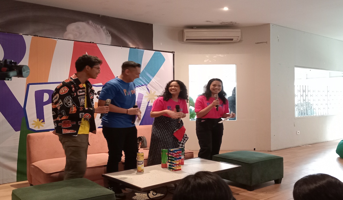 Anak Anies Baswedan dan Ganjar Pranowo main Gim bareng