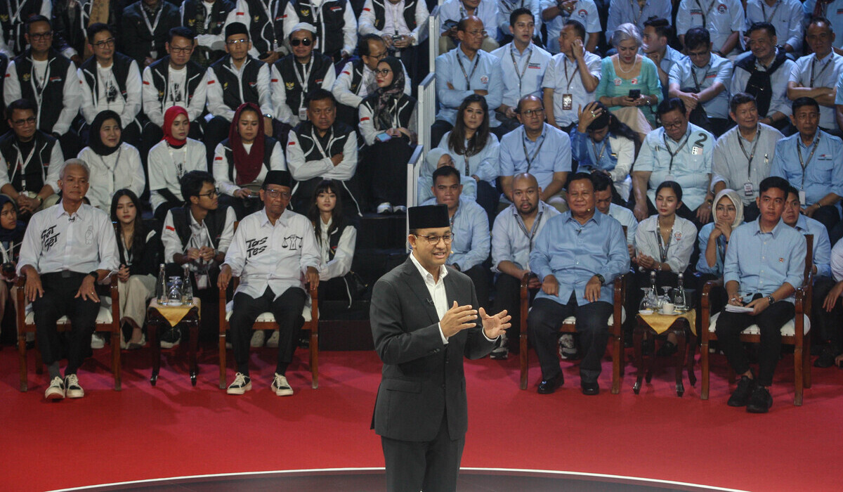 Anies Perkenalkan Program Bansos Plus, Apa Itu?