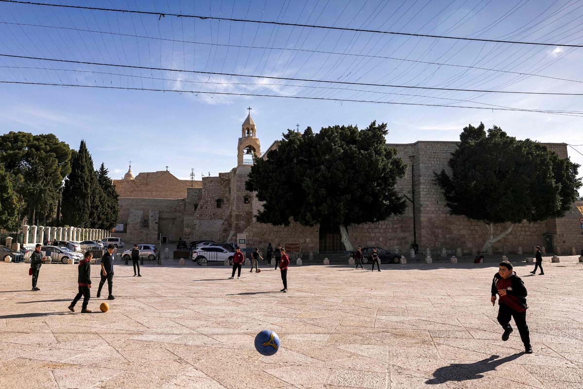 Suasana Bethlehem sepi tanpa ada dekorasi natal maupun kehadiran peziarah. Kondisi itu dampak dari serangan Israel ke Jalur Gaza.