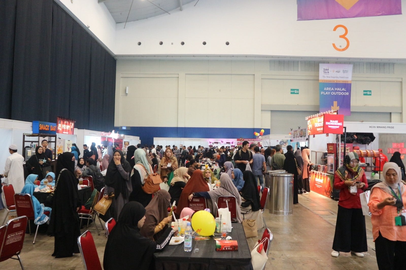 Memasuki hari kedua, Halal Fair Series berkonjungsi dengan Halal Indonesia International Trade Show dibanjiri lebih dari 20 ribu pengunjung.