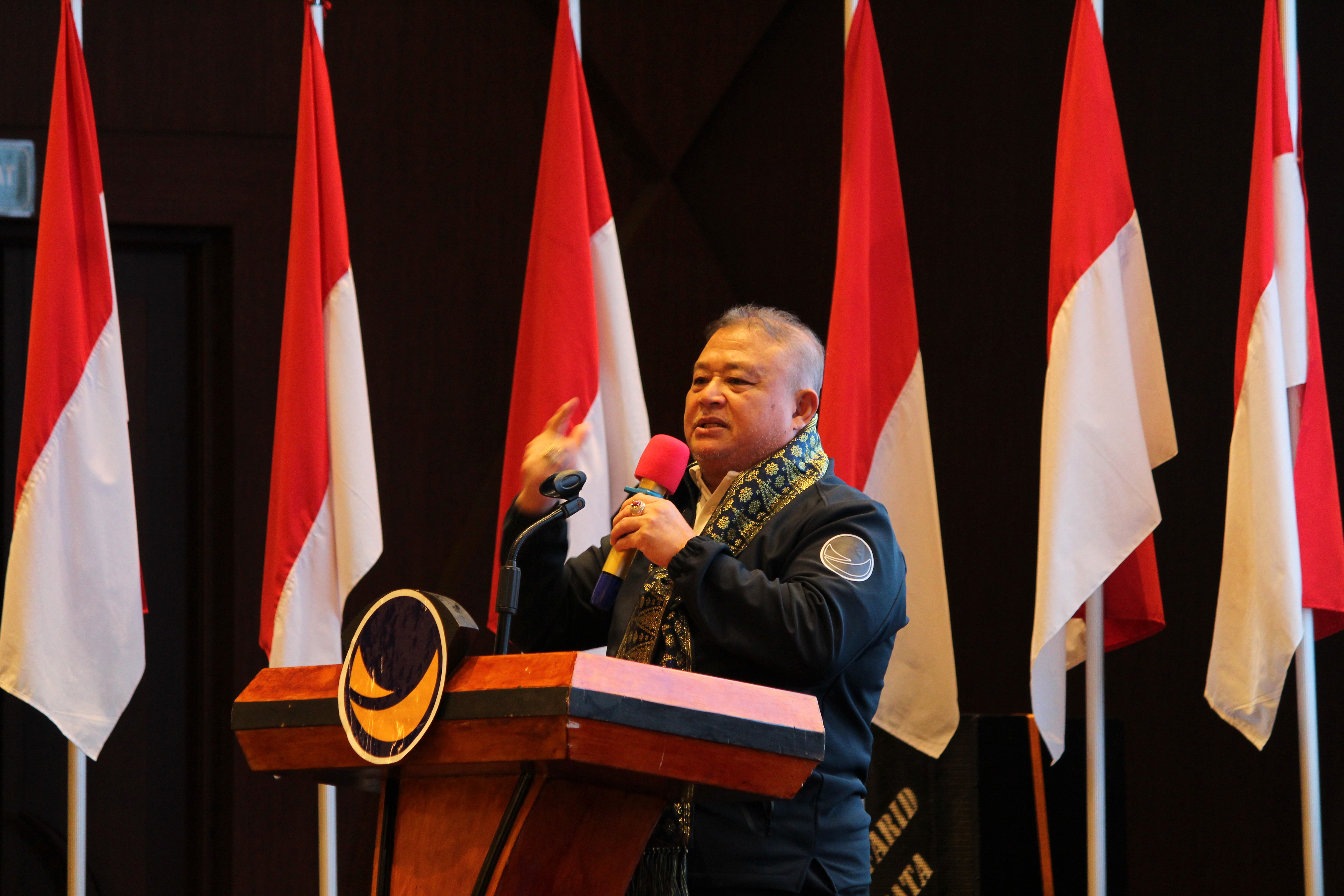 Sekjen Partai Nasdem Hermawi Taslim berorasi pada kegiatan Pendidikan Politik Caleg Partai Nasdem di Kalimantan Barat.