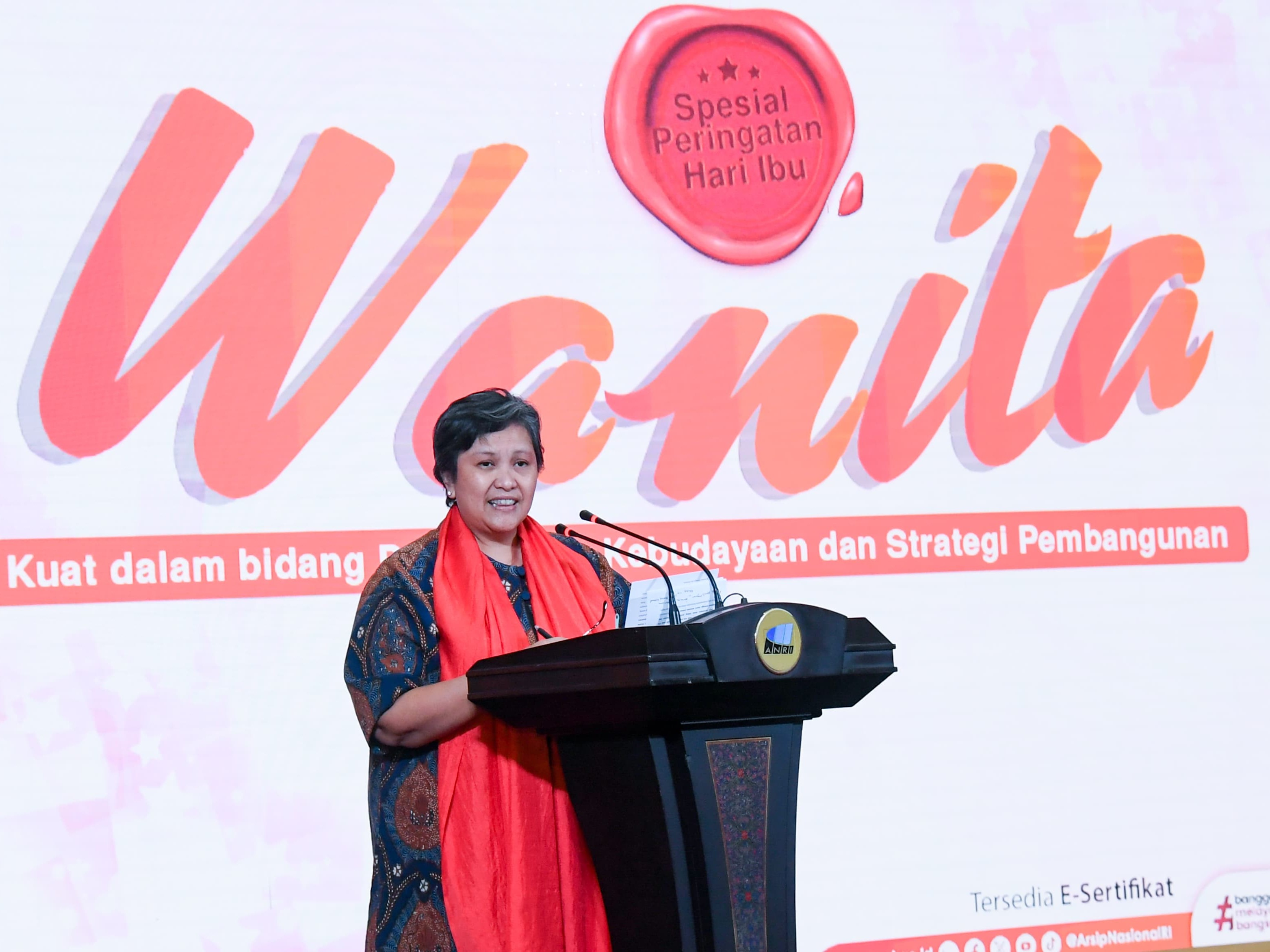 Wakil Ketua MPR Lestari Moerdijat saat menjadi pembicara kunci Seminar Nasional Peringatan Hari Ibu Tahun 2023.