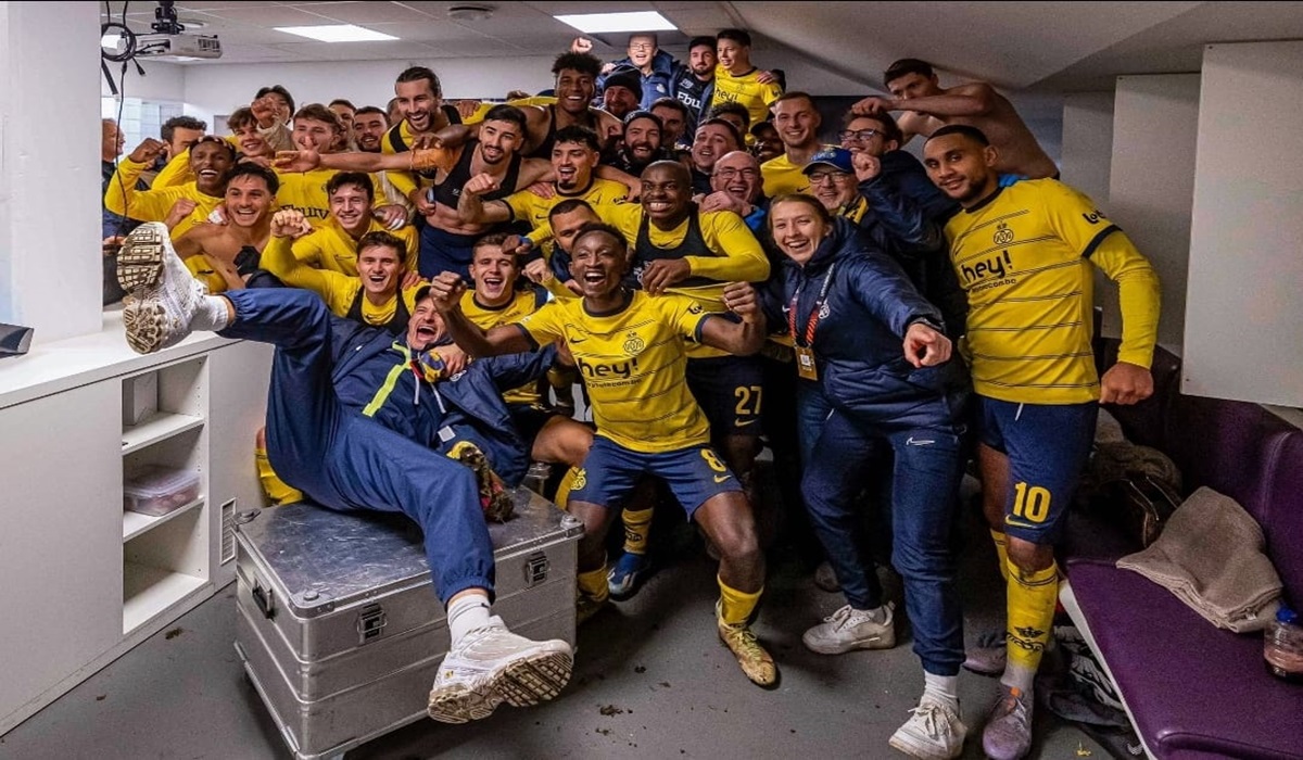 Para pemain Union Saint-Gilloise melakukan selebrasi usai mengalahkan Liverpool di laga Liga Europa.
