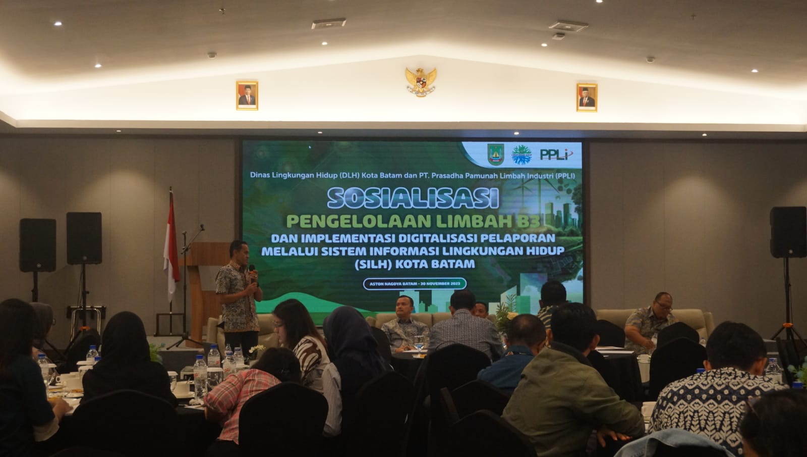 Sosialisasi pengolahan limbah B3 yang diselenggarakan DLHK