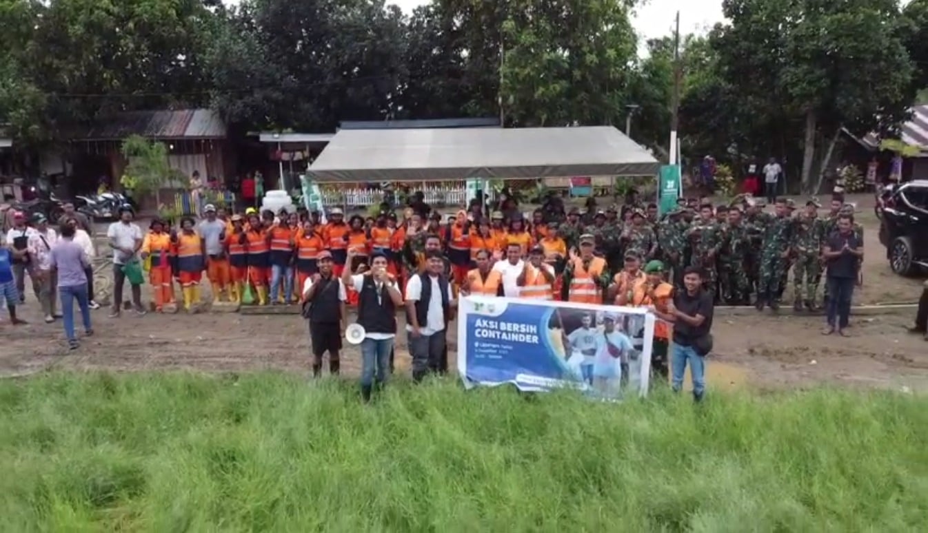 Billy Mambrasar saat memperkenalkan aplikasi Containder 