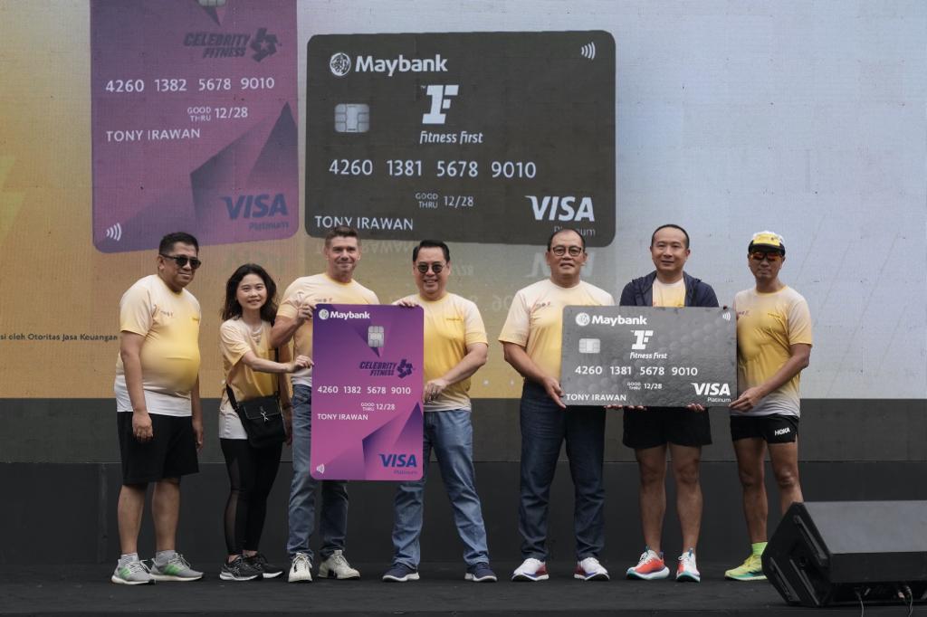 Maybank meluncurkan Maybank Kartu Kredit Celebrity Fitness dan Maybank Kartu Kredit Fitness First, di Jakarta, baru-baru ini.