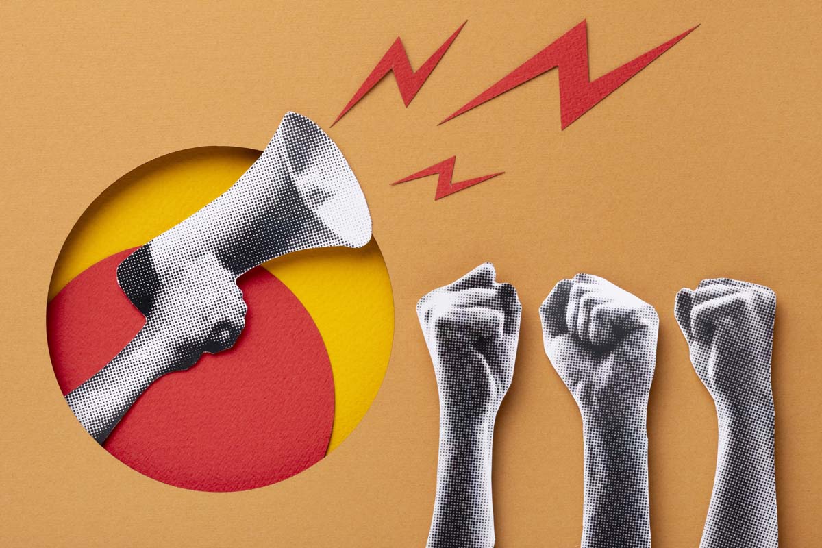 Aktivis yang menjadi buronan Hong Kong mengutuk tawaran hadiah untuk informasi tentangnya dan empat rekan.