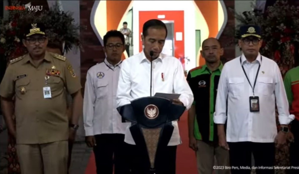 PRESIDEN Joko Widodo atau Jokowi meresmikan Terminal Tingkir di Kota Salatiga,