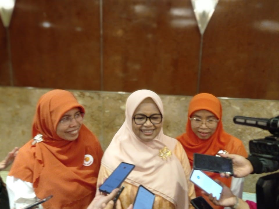 Istri Capres Anies Baswedan Dialog dengan Tokoh Perempuan Jabar