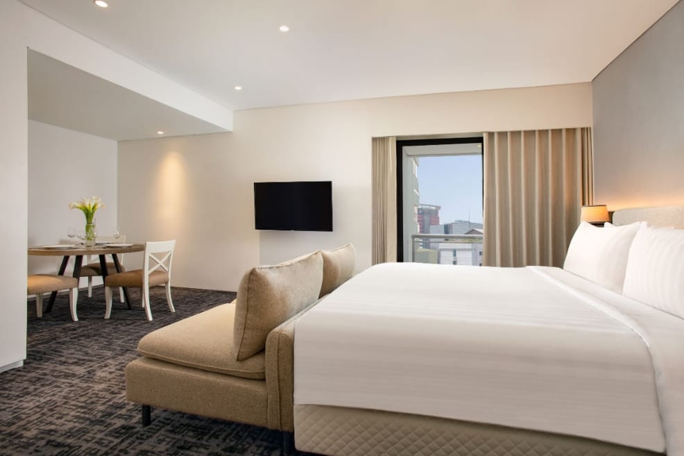 Salah satu kamar di Oakwood Suites Kuningan 