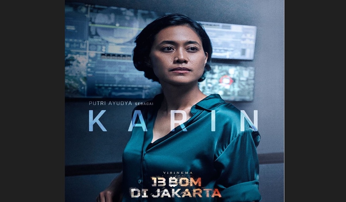 Putri Ayudya yang berperan sebagai Karin di film 13 Bom di Jakarta