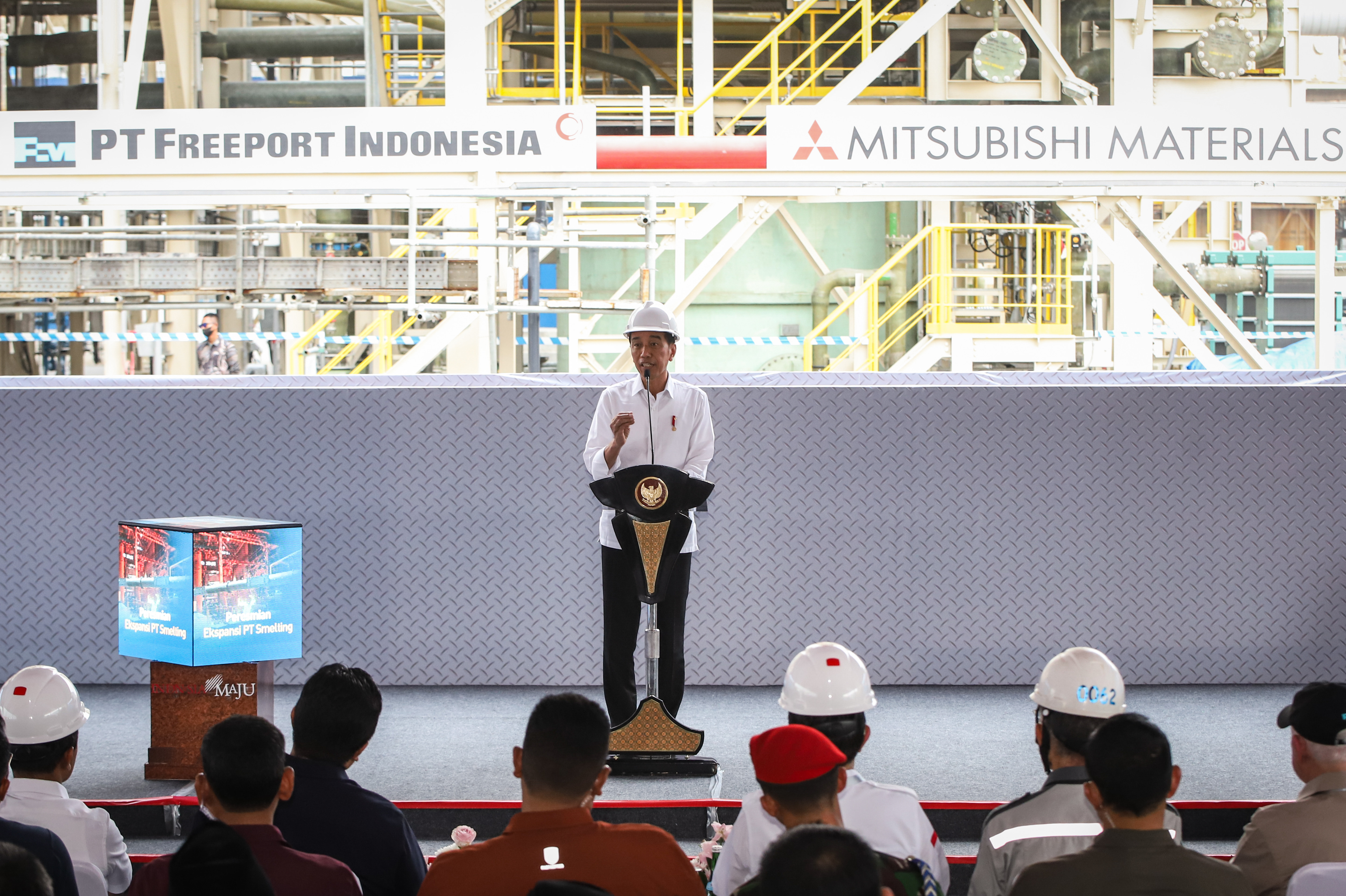Presiden Joko Widodo memberikan sambutan saat meresmikan ekspansi proyek smelter PT Smelting di Gresik