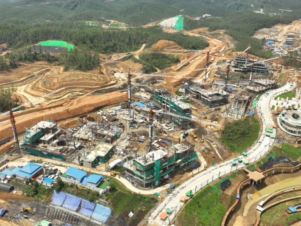 Proyek kantor Kementerian Koordinator 4 (Kemenko 4) yang berlokasi di Kabupaten Penajam Paser Utara pada Kawasan IKN Nusantara.