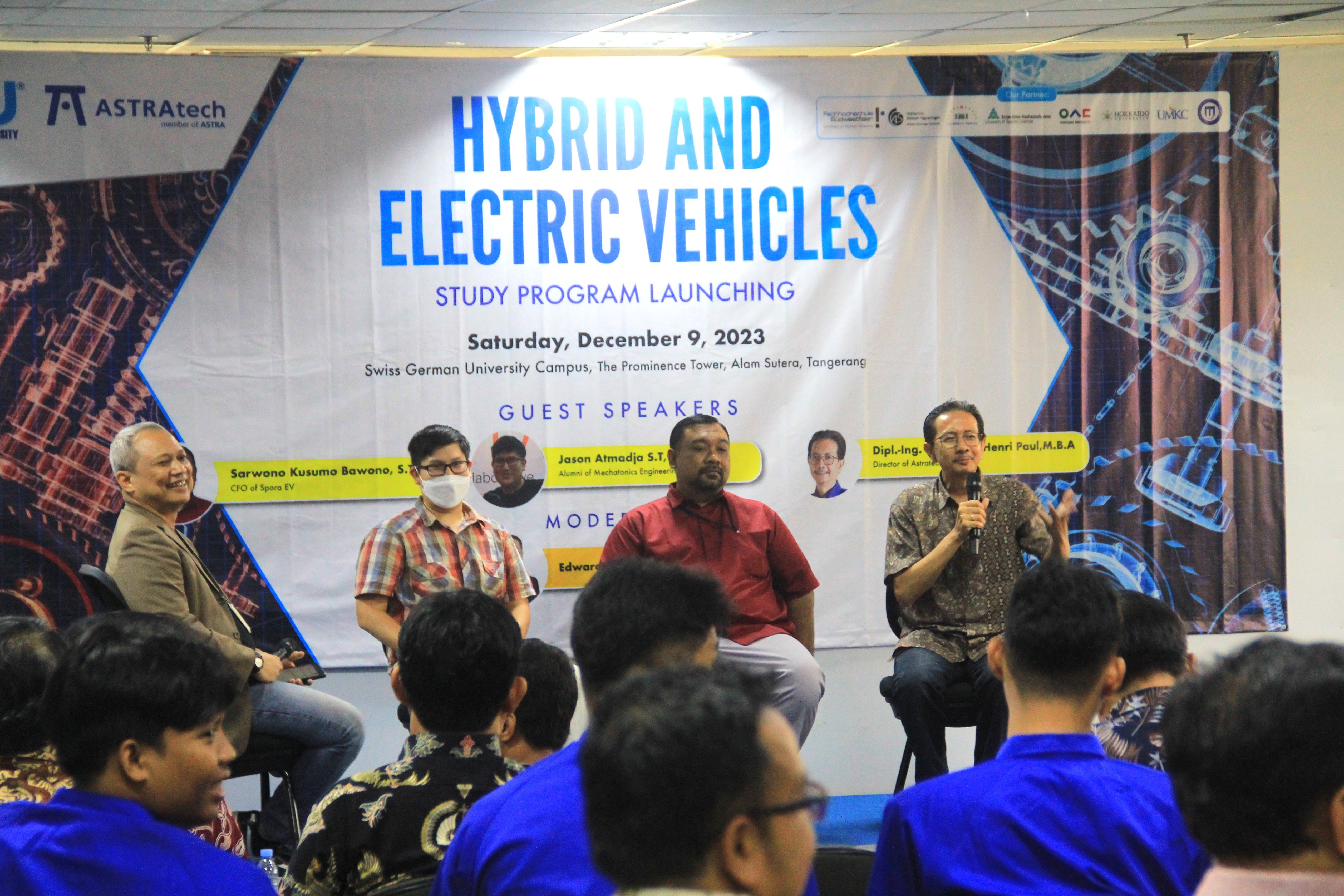 Acara peluncuran program studi ybrid and Electric Vehicles dan IT - Cyber Security di Alam Sutra, Serpong, Tangerang, Banten.