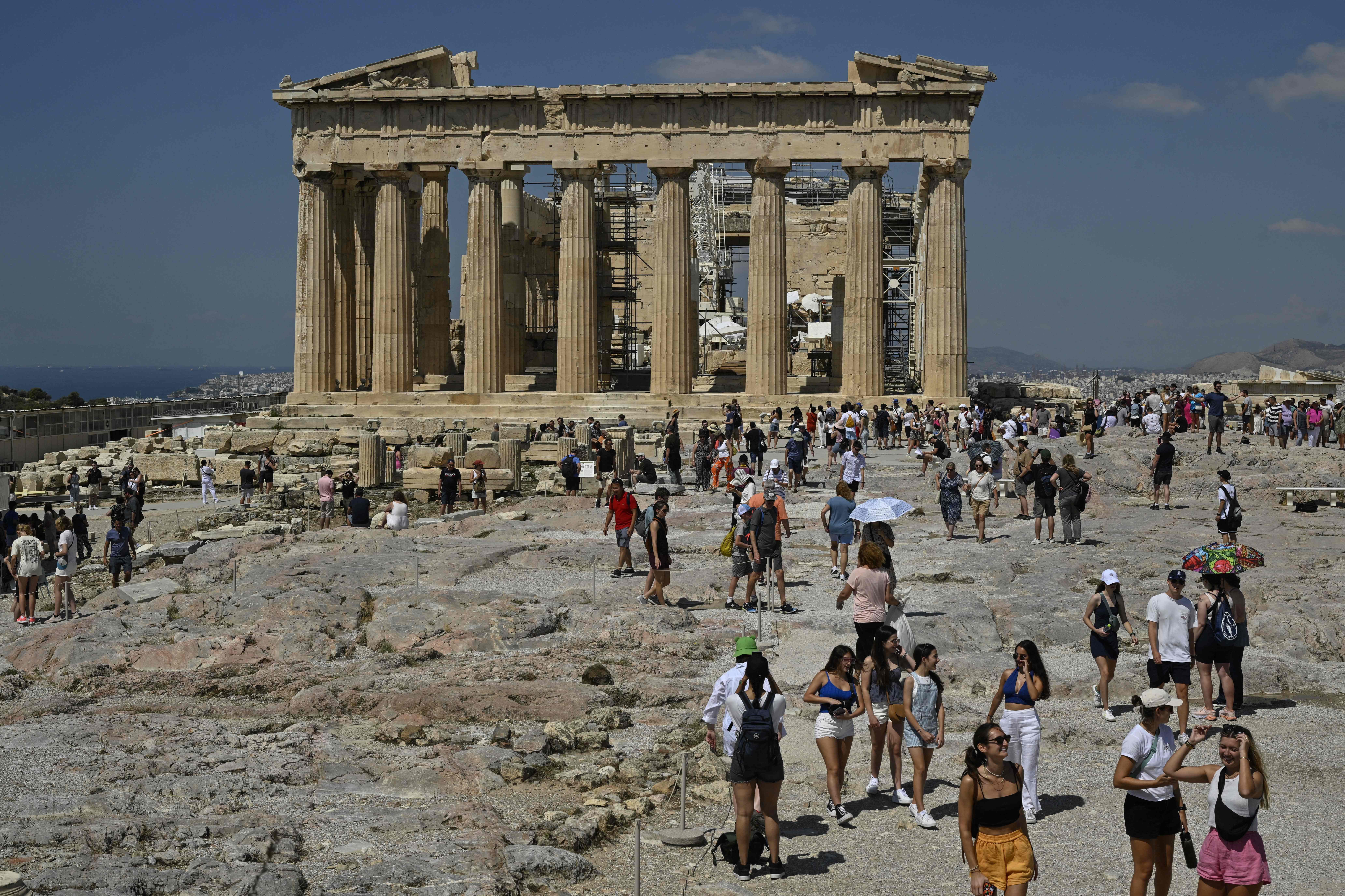 Acropolis, situs arkeologi paling populer di Yunani yang ramai dikunjungi turis