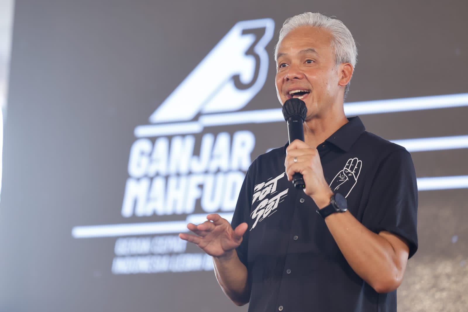 Capres nomor urut 3 Ganjar memperkenalkan program Satu Kartu Terpadu Indonesia atau KTP Sakti.