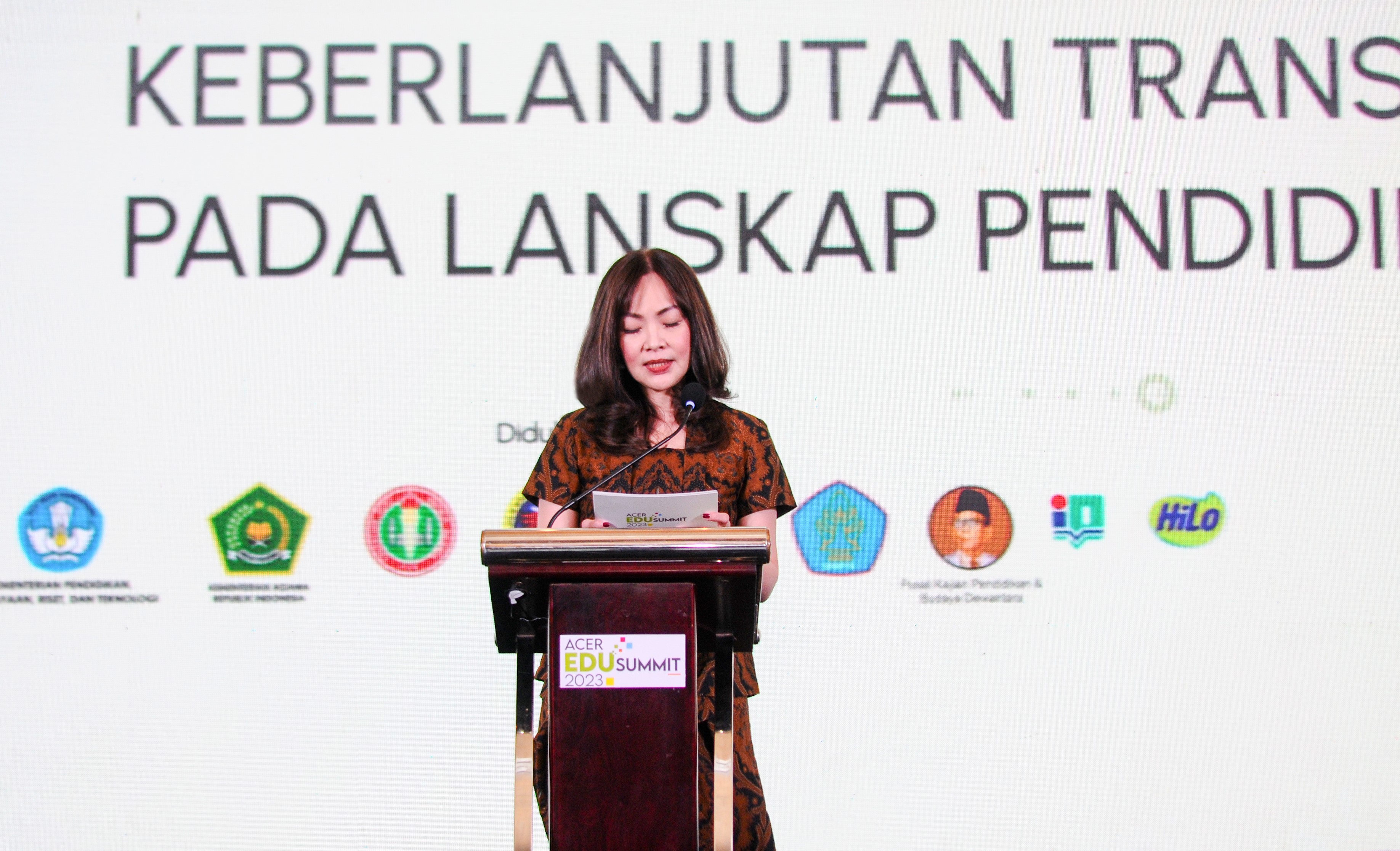 Leny Ng, Chief Operating Officer Acer Indonesia saat membuka Acer Edu Summit 2023
