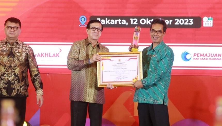 Jaringan Dokumentasi dan Informasi Hukum Institut Teknologi Bandung (JDIH ITB) menerima penghargaan dari Kemenkumham