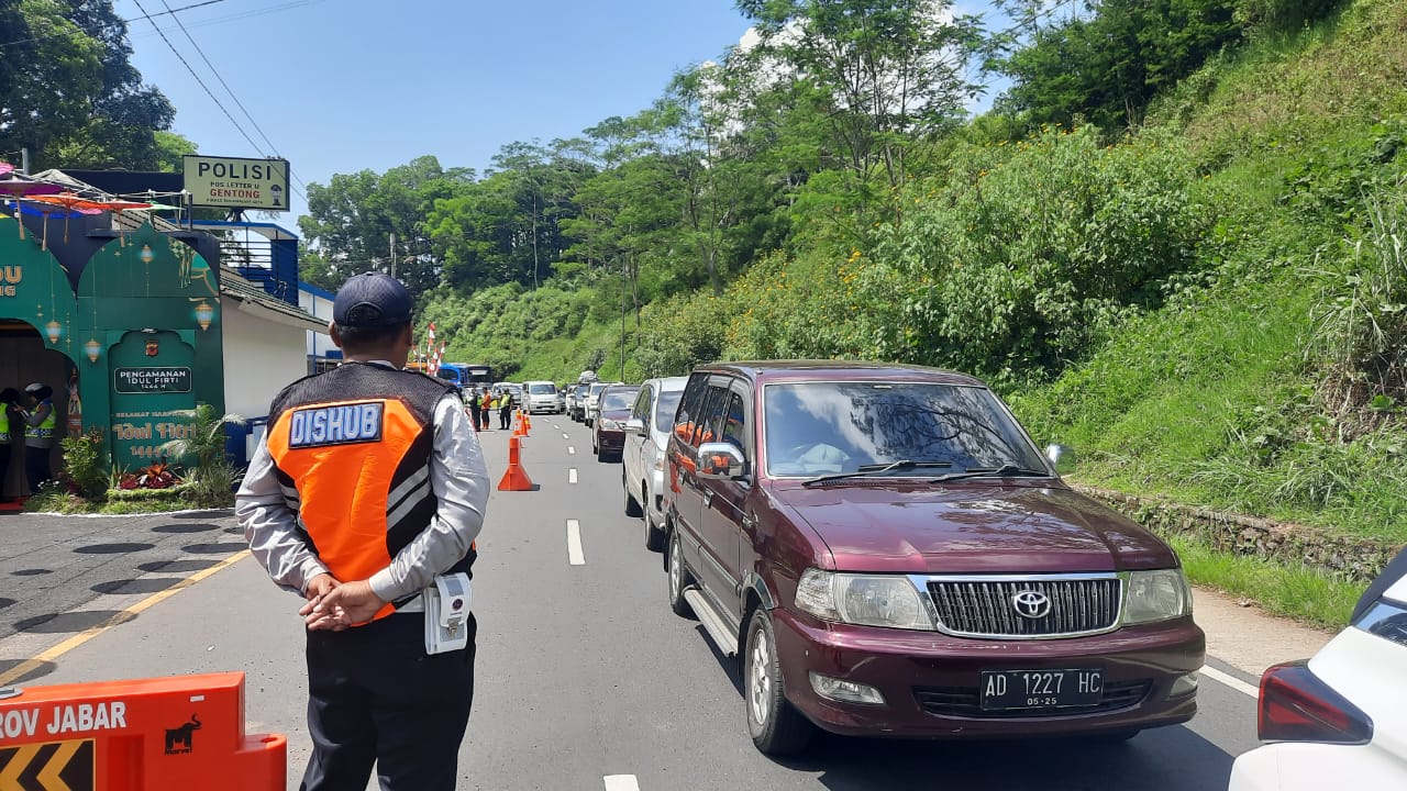 Jalur Tanjakan Gentong di Kabupaten Tasikmalaya diawasi ketat pada masa liburan