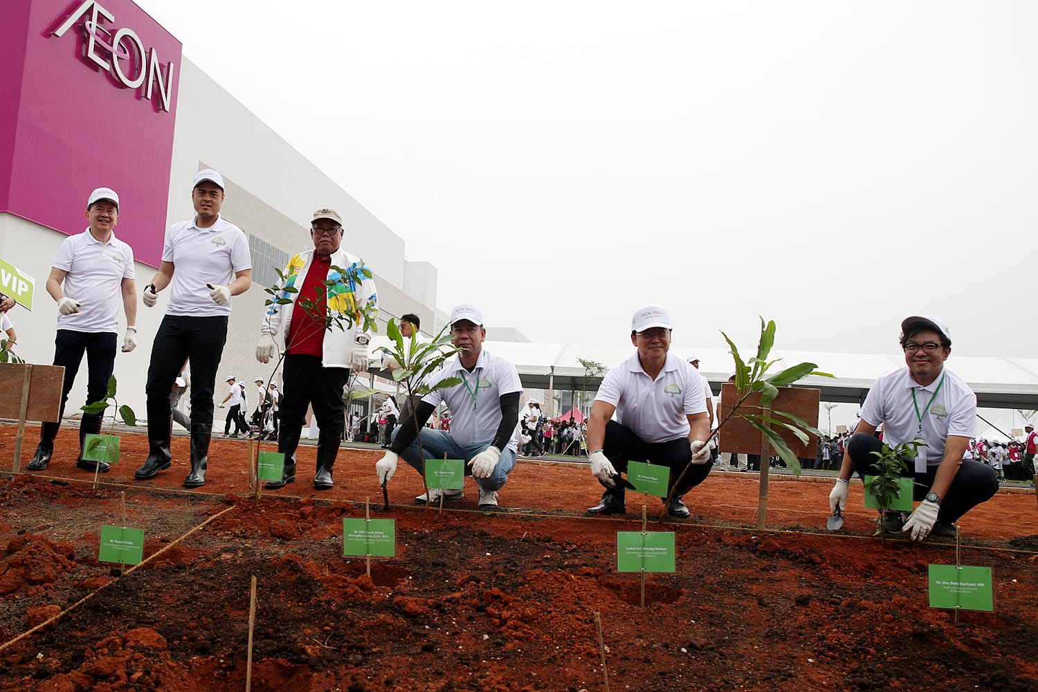 AEON Mall Deltamas menyelenggarakan kegiatan 'AEON Hometown Forest Creation' Tree Planting Festival pada Sabtu (9/12).