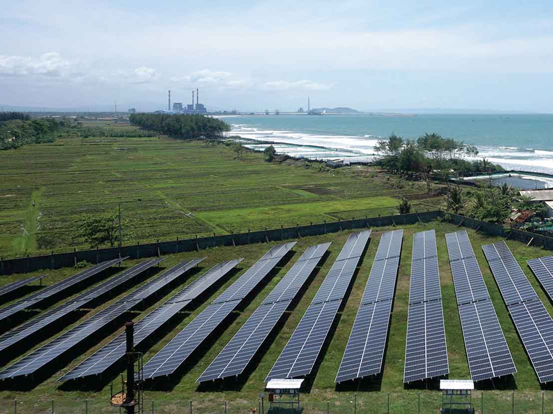 PLTS di Pantai Cilacap, Jawa Tengah