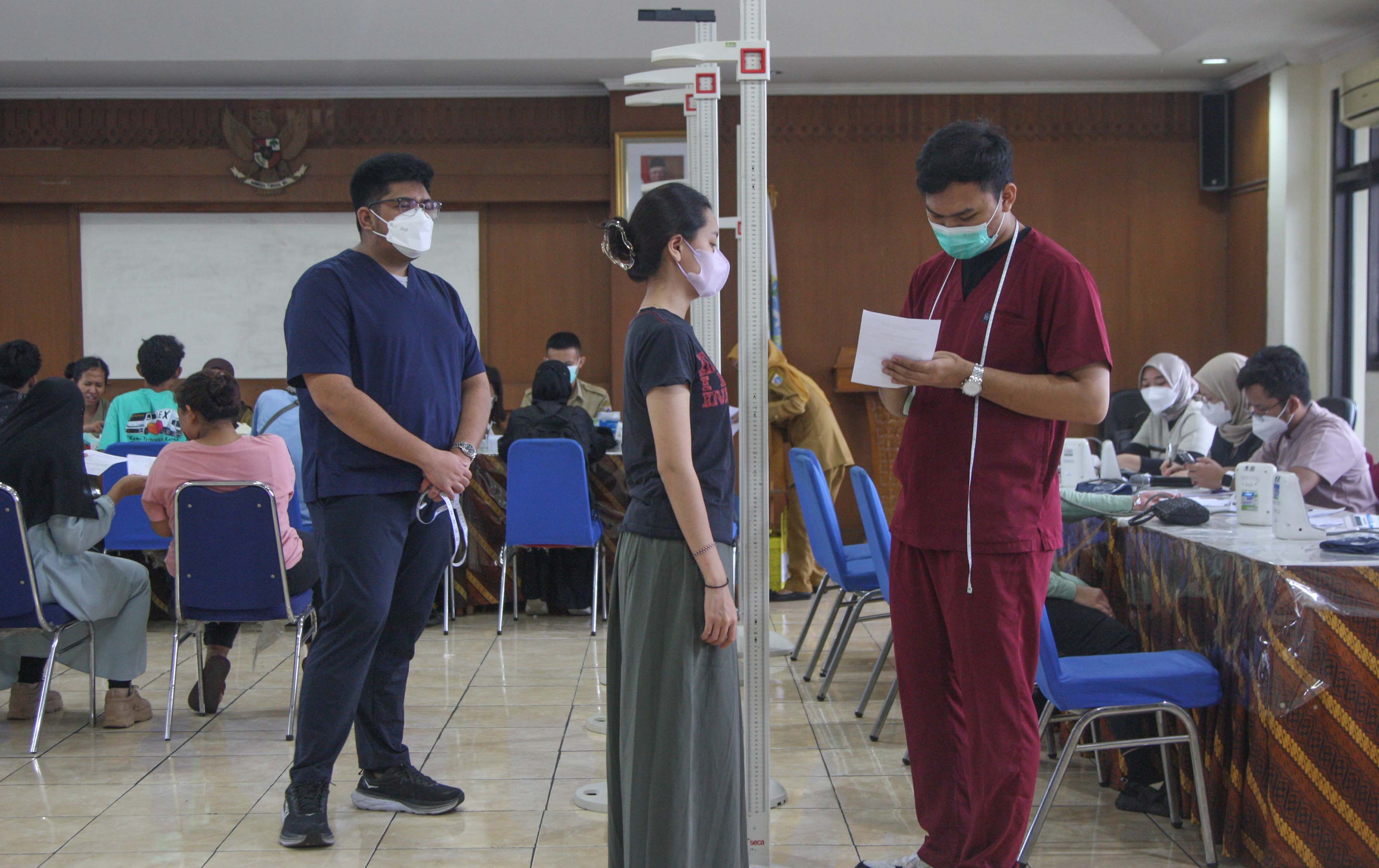  Calon petugas Kelompok Penyelenggara Pemungutan Suara (KPPS) Pemilu tahun 2024 menjalani tes kesehatan