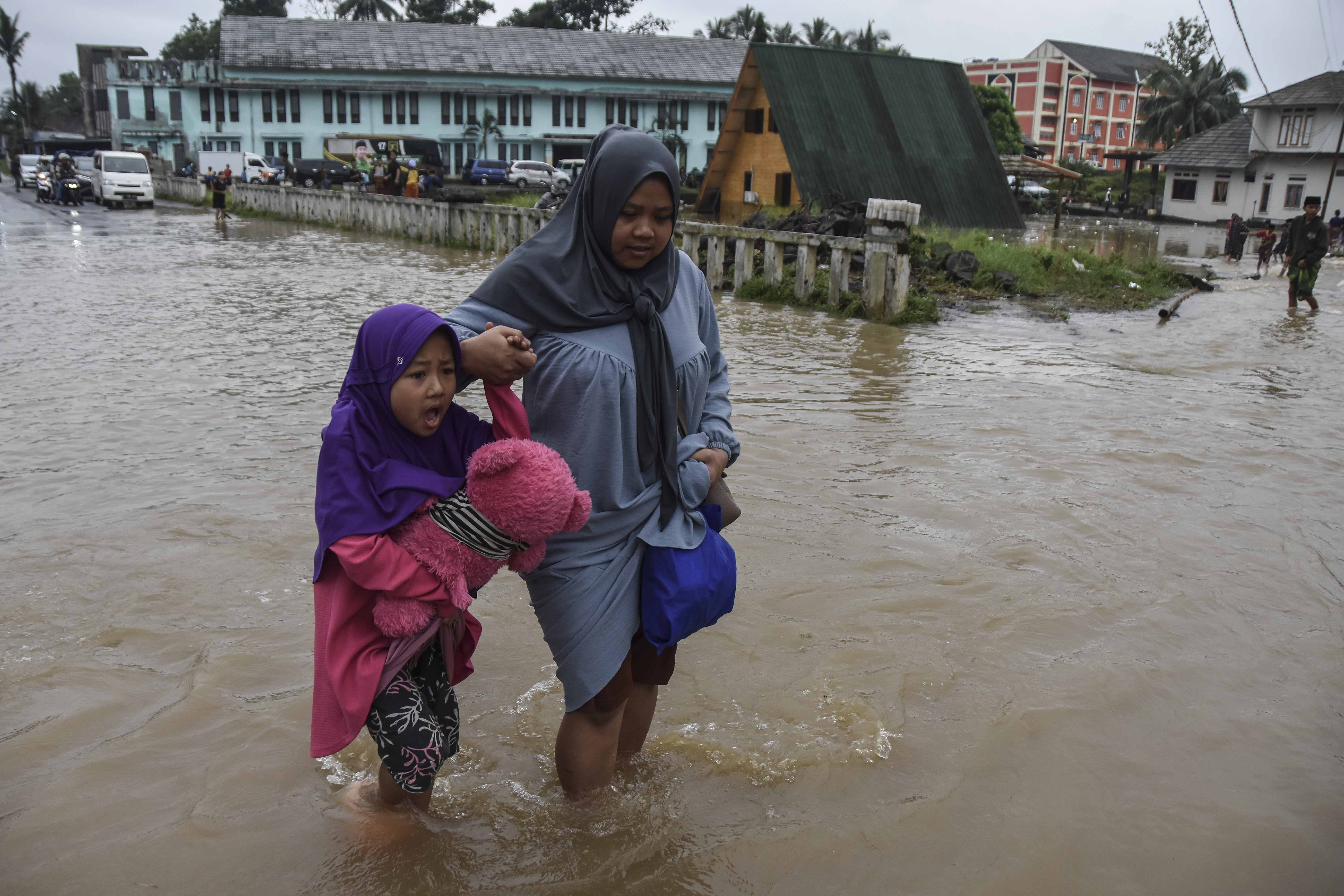 Drainase Terhambat, Jalan Protokol Tasikmalaya Dikepung Banjir