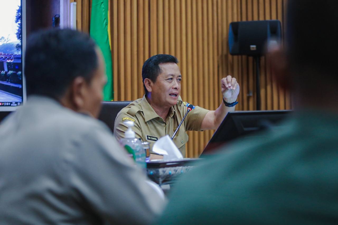 Sekretaris Daerah Kota Bandung, Ema Sumarna memimpin Rakor Persiapan Natal dan Tahun Baru