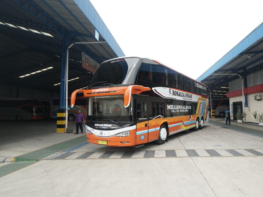 Bus Rosalia Indah.