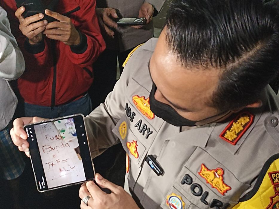 Polres Metro Jakarta Selatan mengungkapkan Panca Darmansyah yang menulis dengan darah di rumah tempat pembunuhan empat bocah di Jagakarsa.