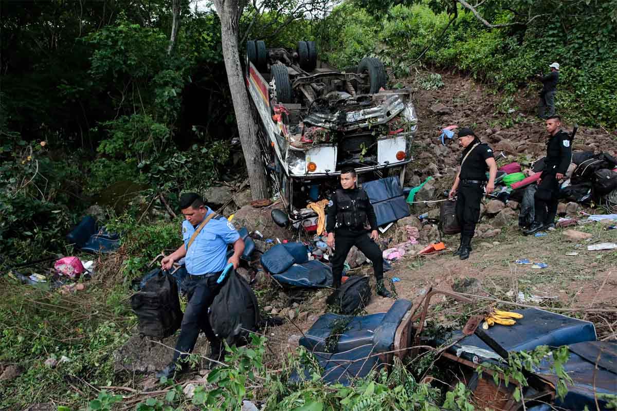 Setidaknya 10 anak masuk dalam 19 korban tewas dari kecekalaan bus di Nikaragua.