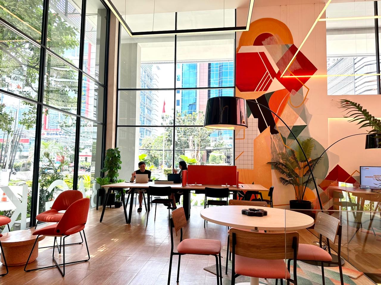 Danamon mengusung konsep Next Generation Branch yang didukung dengan fasilitas Coworking Space.  