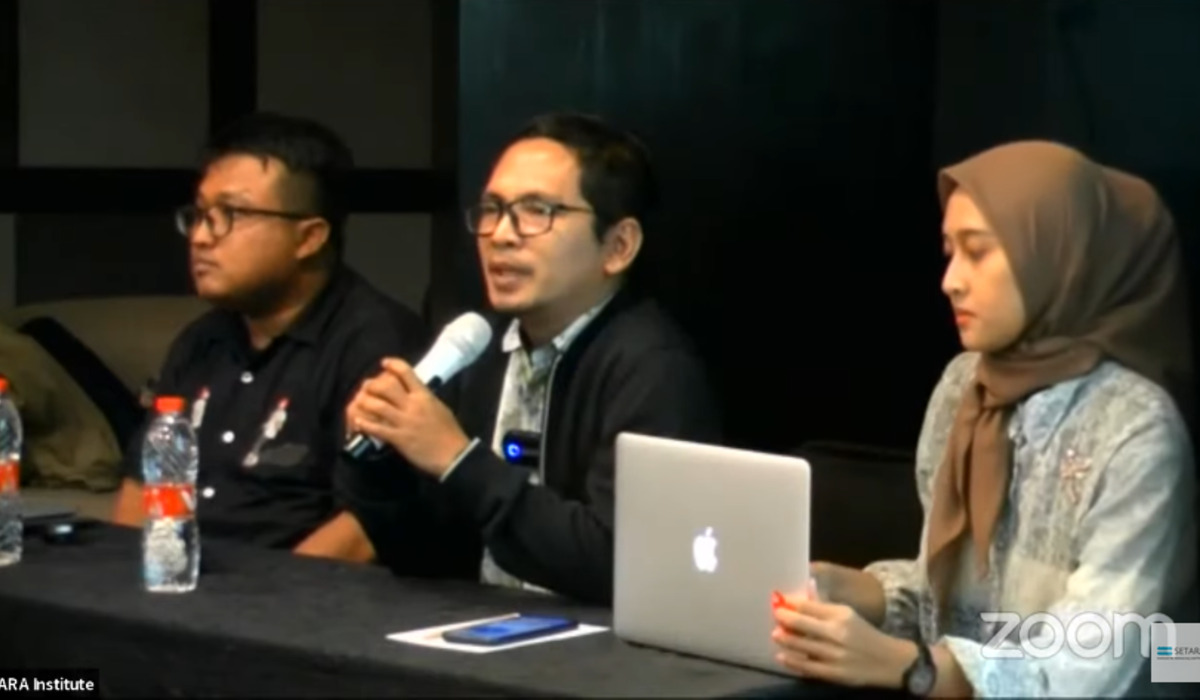  Direktur Eksekutif SETARA Institute, Halili Hasan (tengah) di peluncuran Indeks HAM Indonesia 2023, Minggu, (10/12).