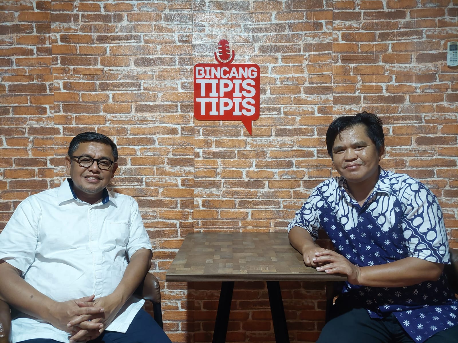 Anggota Dewan Pakar Partai Keadilan Sejahtera (PKS) Sumatera Utara, Chandra Rambe (kiri)