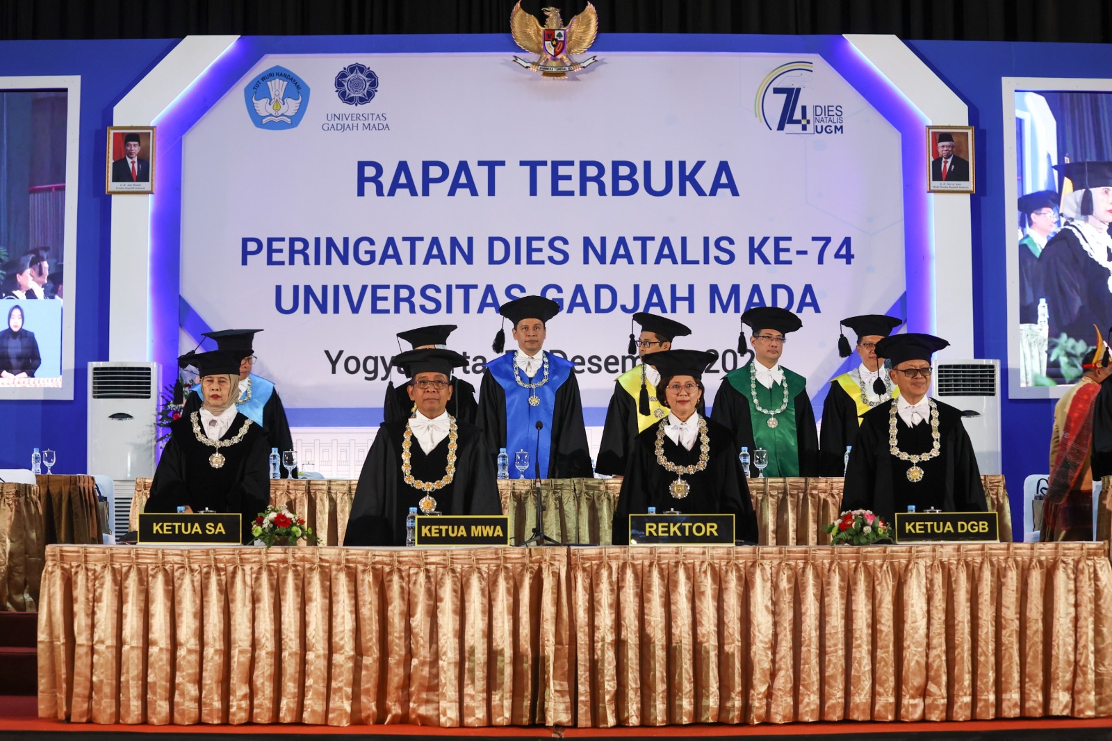 Universitas Gadjah Mada (UGM) memperingati Dies Natalis yang ke-74 di Grha Sabha Pramana UGM, Yogyakarta, Selasa (19/12/2023).