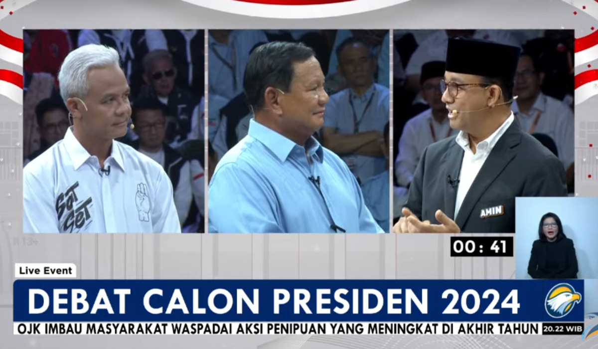 Tiga capres di debat perdana Pilpres 2024, Selasa, 12 Desember 2023.