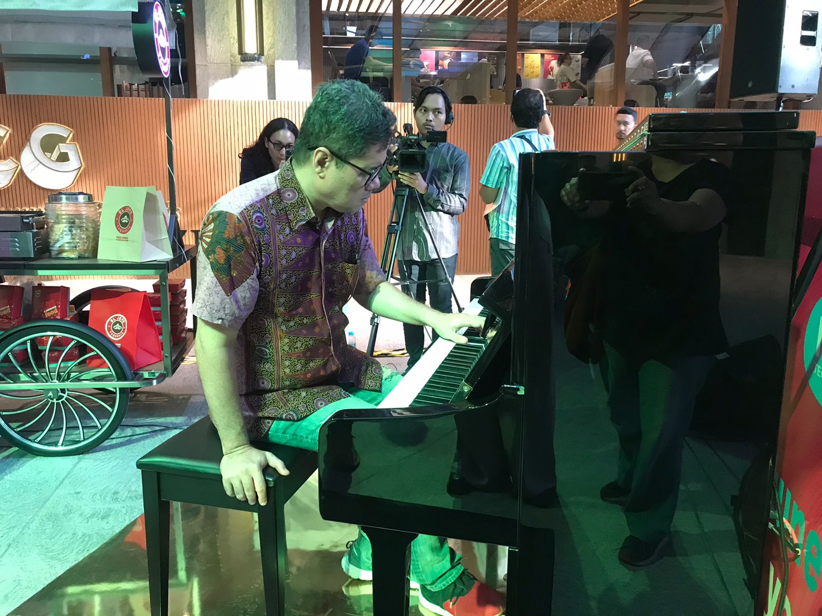 Pianis Ananda Sukarlan