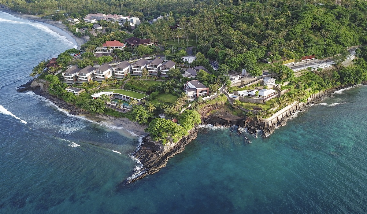 Foto udara kawasan hotel di Pantai Senggigi, Lombok, NTB