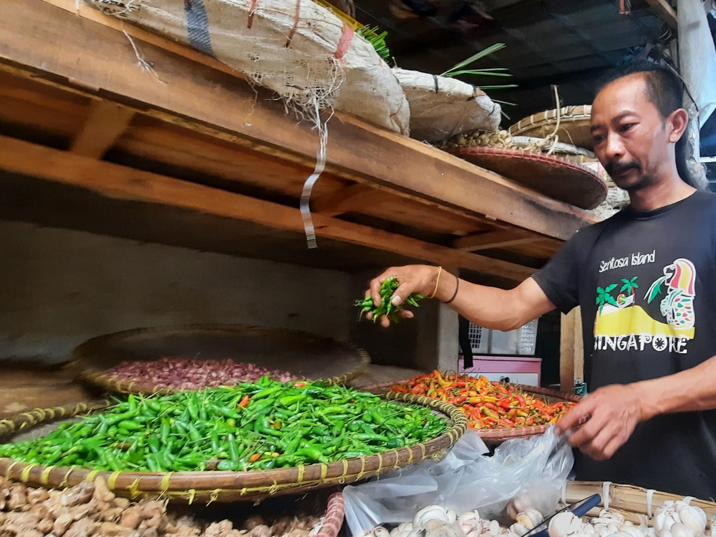 Cabai dan Bawang Merah Sumbang Inflasi 0,38% di Jabar