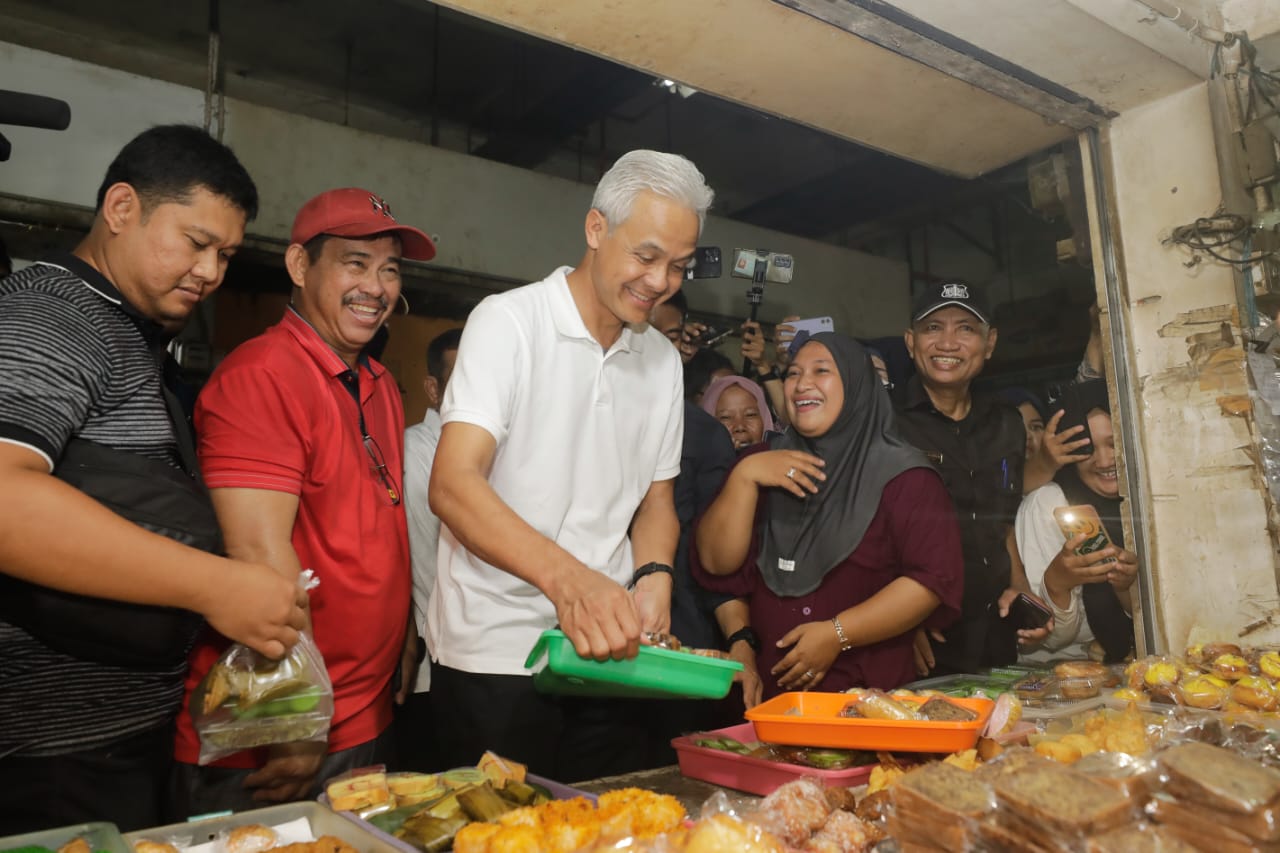 Ganjar Pranowo blusukan ke Pasar Baru Balikpapan, Kalimantan Timur