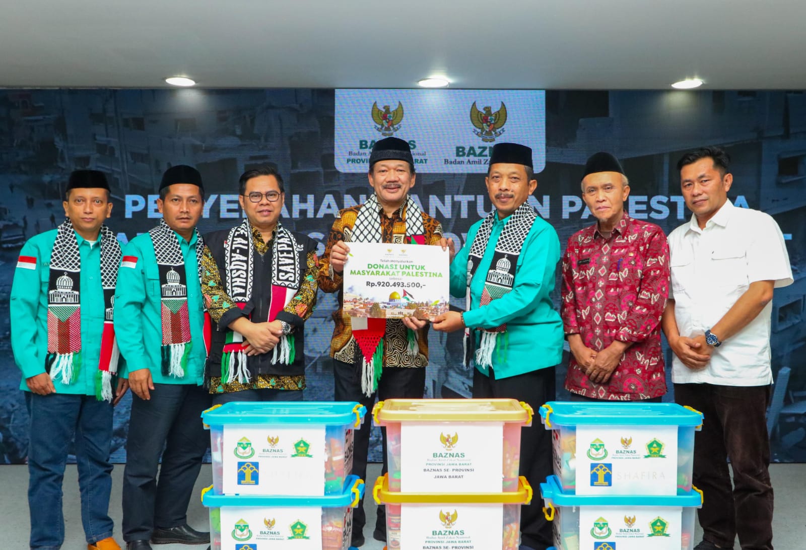 Baznas se-Jawa Barat kembali menyalurkan infak bantuan kemanusiaan bagi rakyat Palestina melalui Baznas RI di Jakarta, Kamis (14/12).