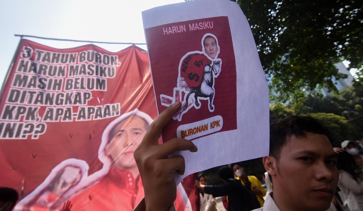 Mahasiswa mendesak KPK segera menangkap Harun Masiku yang menjadi buronan kasus suap.