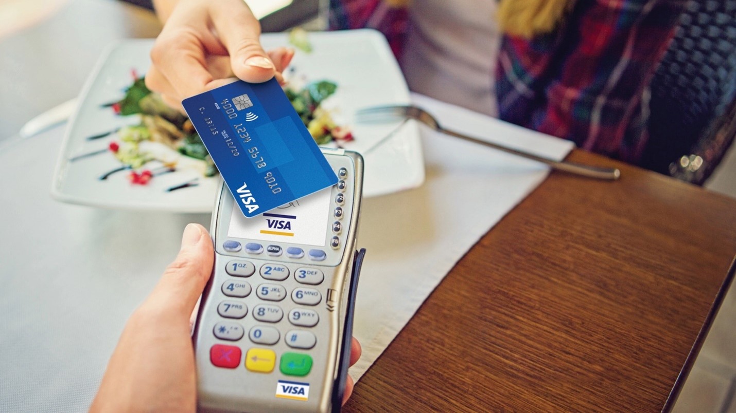 Ilustrasi penggunaan kartu Visa