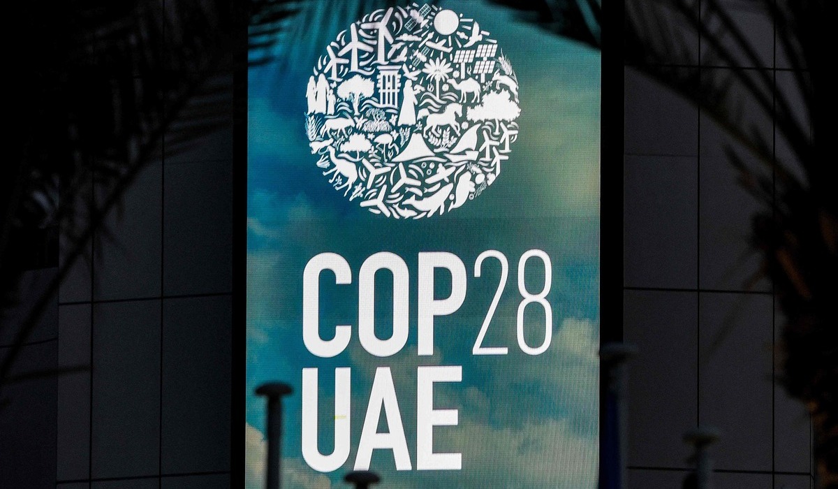 Lambang COP28 di Dubai, 2023.