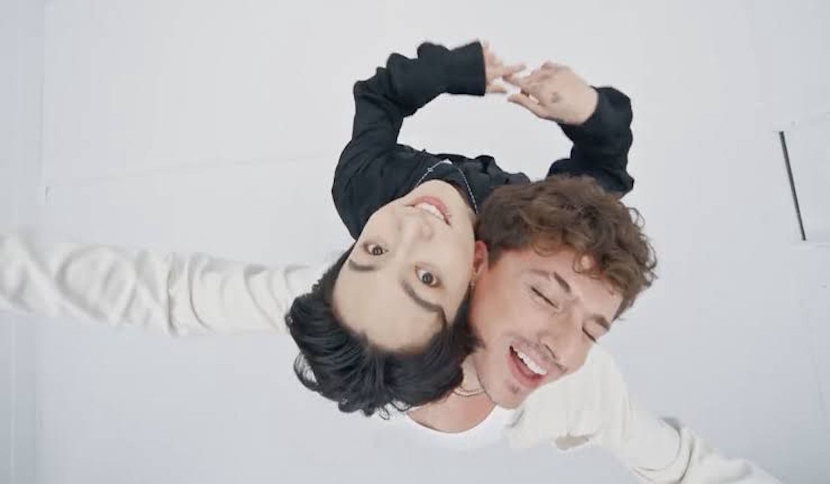 Jungkook duet bareng Charlie Puth sebelum berangkat Wamil