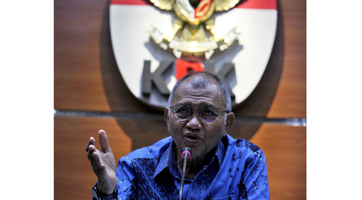 KPK siap memberikan bantuan hukum ke mantan komisioner mereka Agus Rahardjo jika ia meminta langsung.